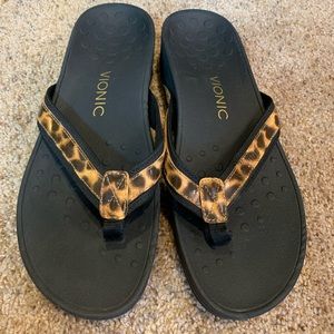 Vionic Thong platform sandal